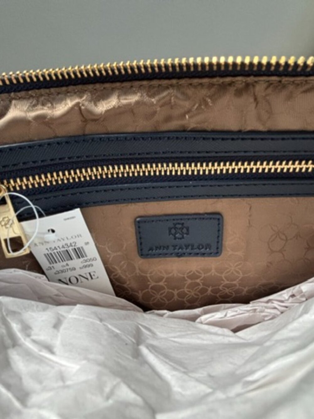 Ann Taylor color block wristlet/clutch - NWT - Picture 5 of 6